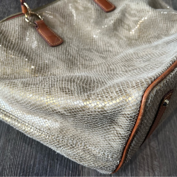 Gold/shimmer Snake pattern, brown handle. No longer available on website - Picture 4 of 12